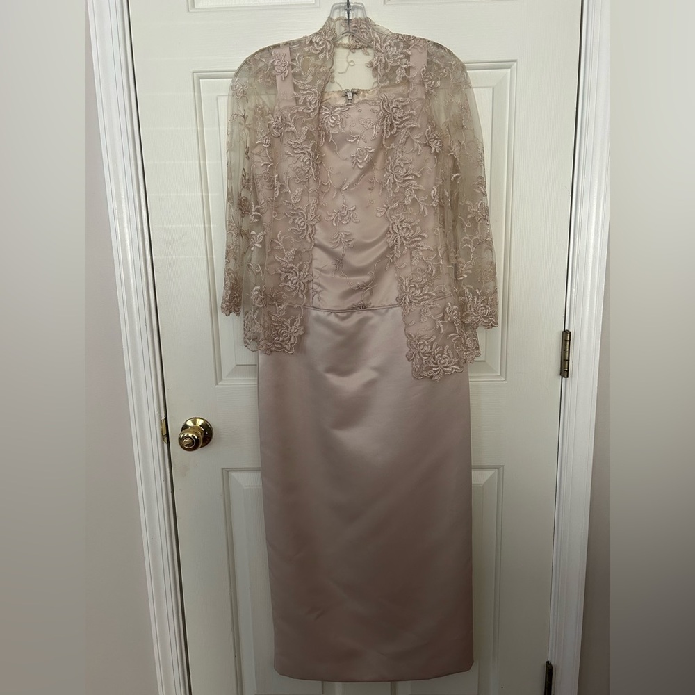 Scott McClintock Women's dress and jacket in beige/champagne
